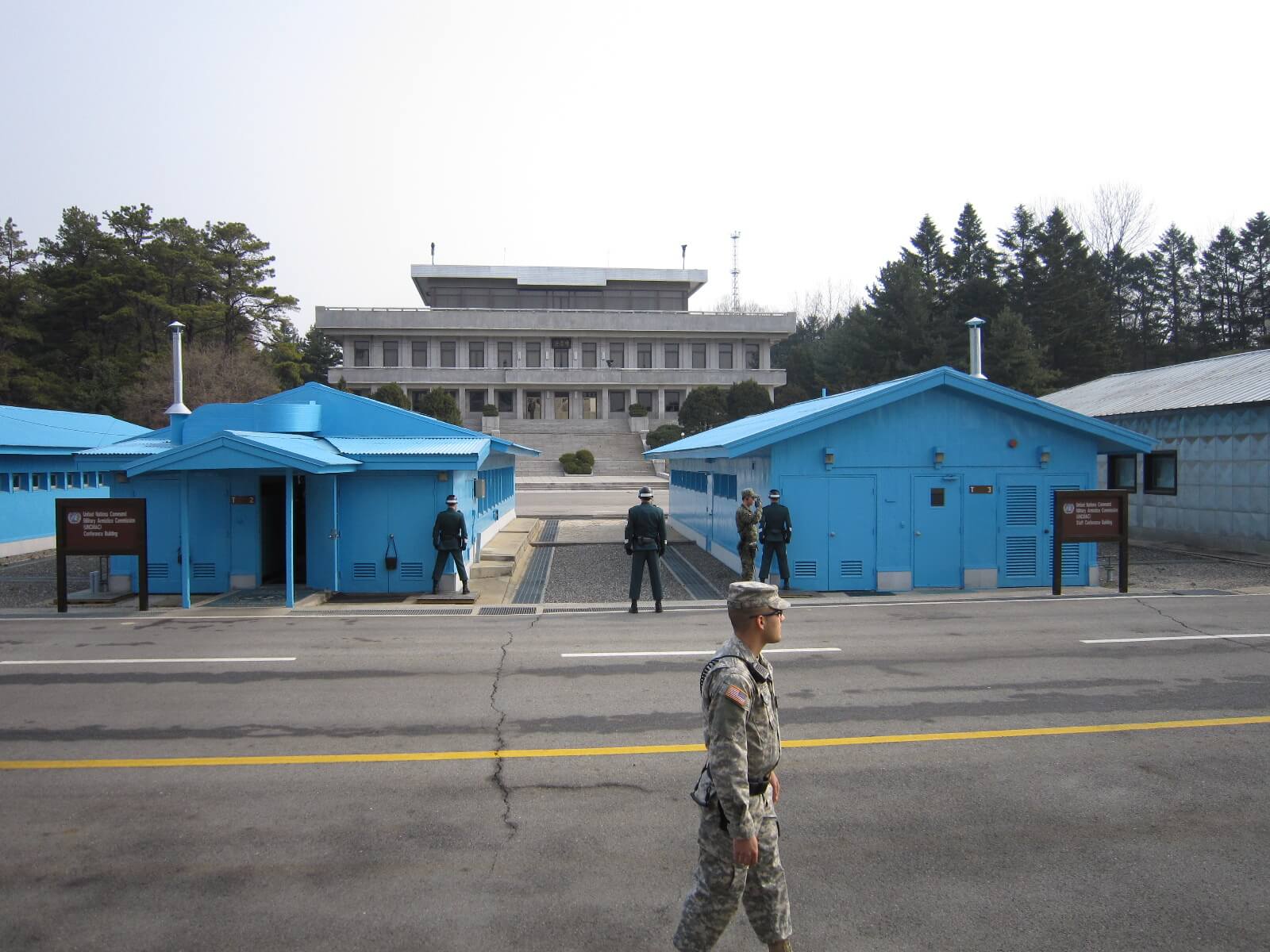 soliders guarding the North Korea/South Korea border
